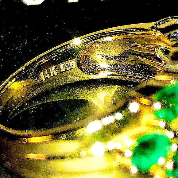 14 kt Colombian Emerald & Diamond Ring - Picture 7 of 10